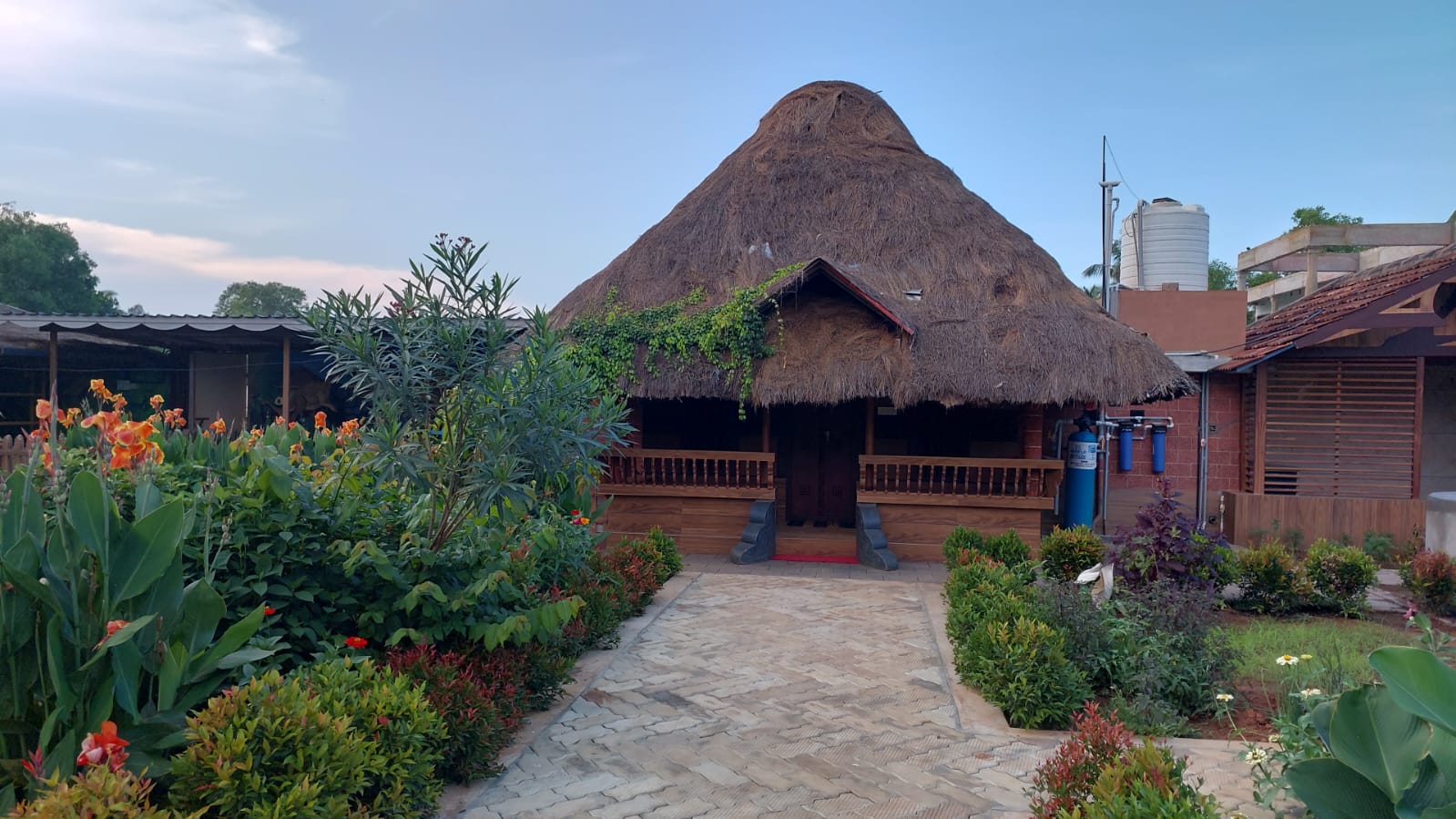Adam's Stay, Udinur, Kasargod